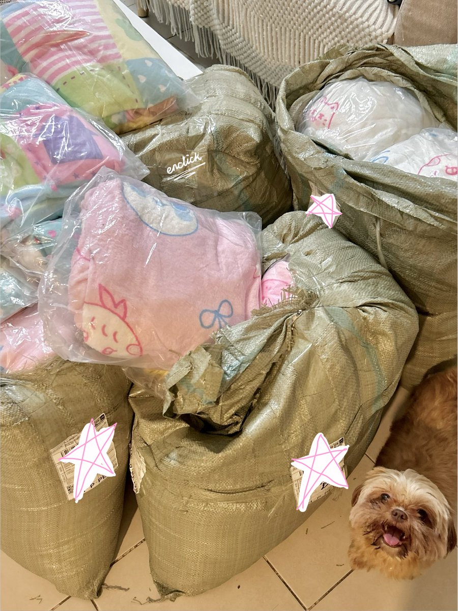 rineclicks's tweet photo. #enclickupdates | 🪽

4 huge sacks of blanket orders have already arrived!

I’ll sort them now and proceed with quality checking <33 So far, I really love how the colors turned out for this batch 😩💗 https://t.co/DlZA0ThPgo