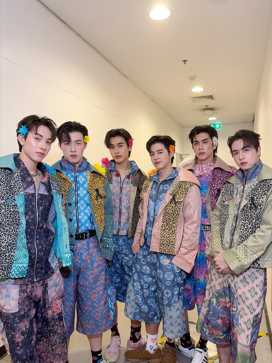 𝐬𝐢𝐭 𝐠𝐨 𝐳𝐚𝐫𝐚. tweet media