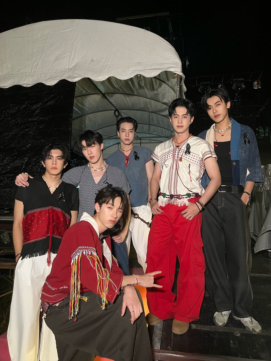 𝐬𝐢𝐭 𝐠𝐨 𝐳𝐚𝐫𝐚. tweet media