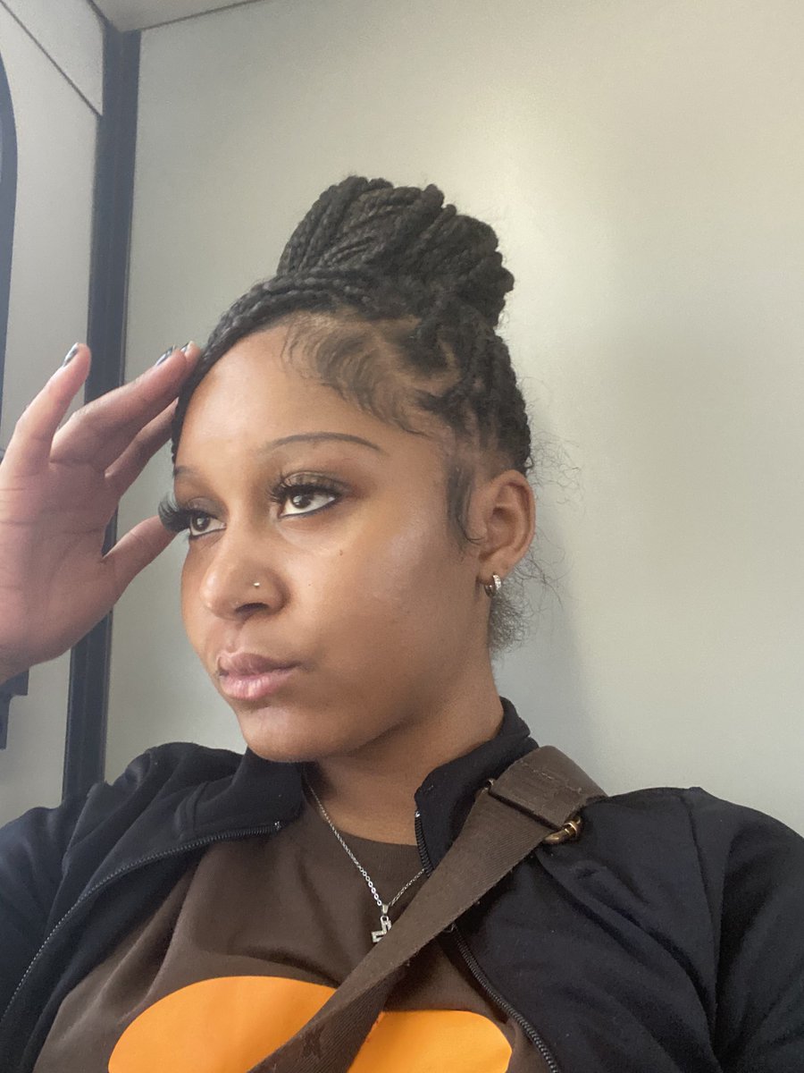eusaalym's tweet photo. Idek why I put on a jacket today .. https://t.co/HAQ8FRZaPd