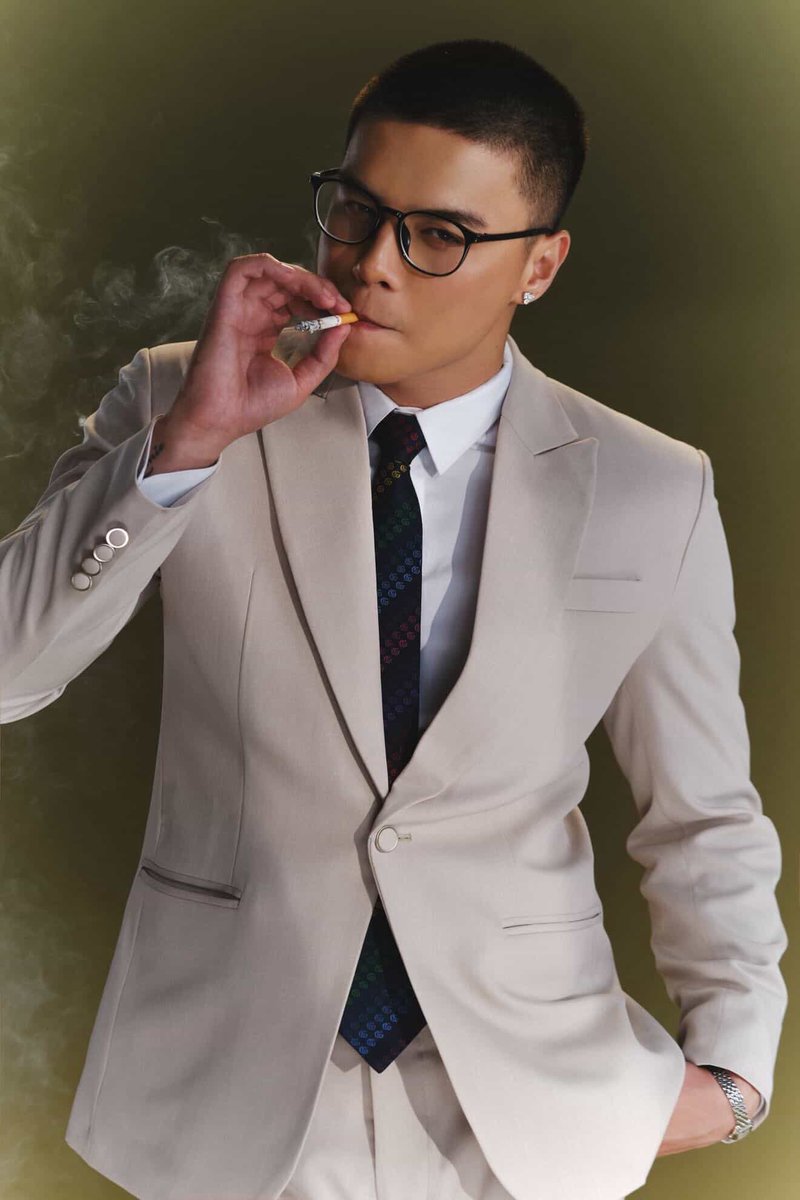 iamr2alonte's tweet photo. Vogue ph! https://t.co/X3OSjreFOc