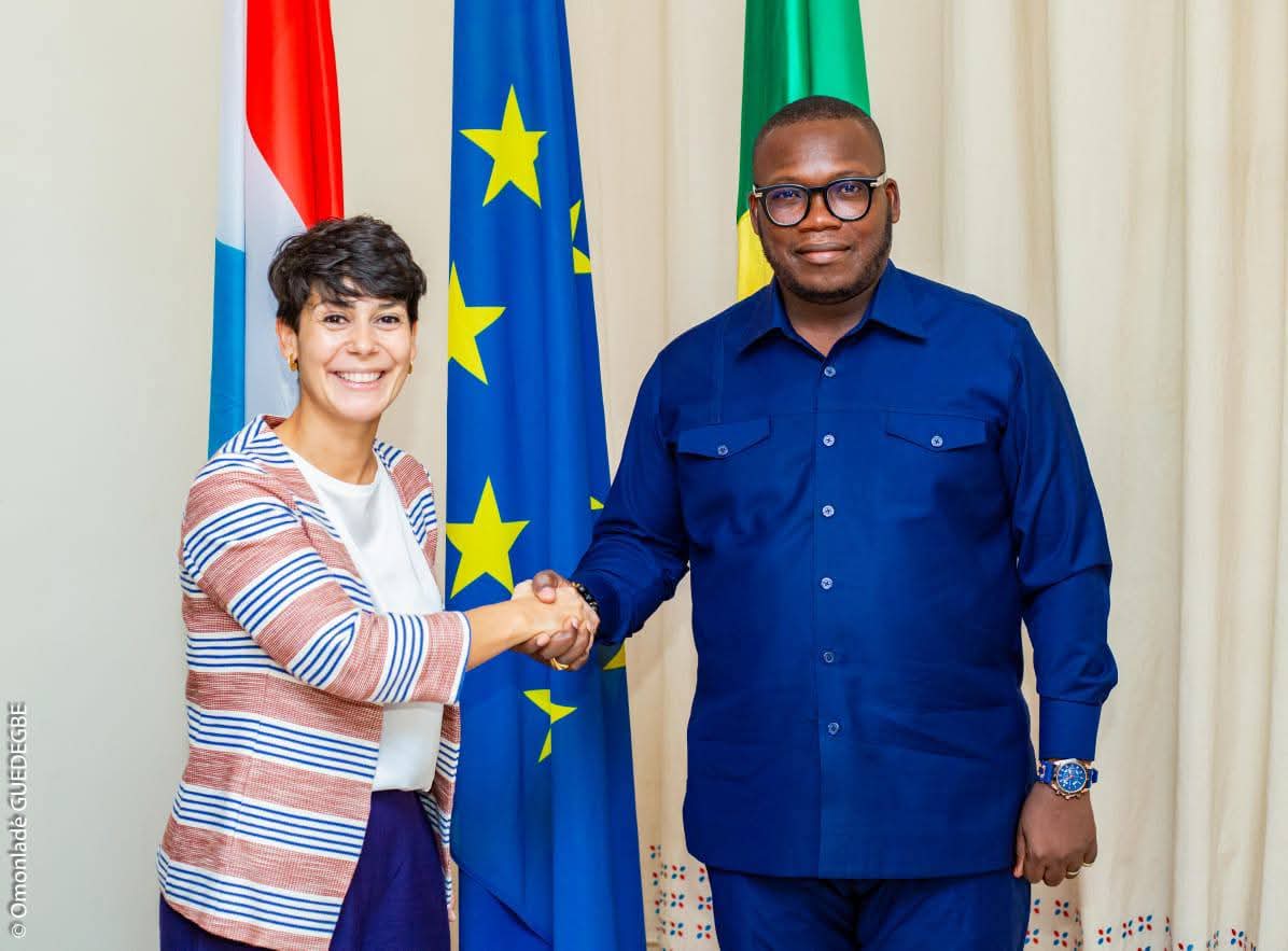 LUinCotonou's tweet photo. 🇧🇯🇱🇺Des échanges riches et prometteurs avec Franck Mètolé KPASSASS, Maire d’Abomey, autour du tourisme, de la formation professionnelle et du développement local. Le Luxembourg reste pleinement engagé pour bâtir des partenariats utiles et durables. 👉 https://t.co/nB3AkO62Tc https://t.co/ydfsQpHcky
