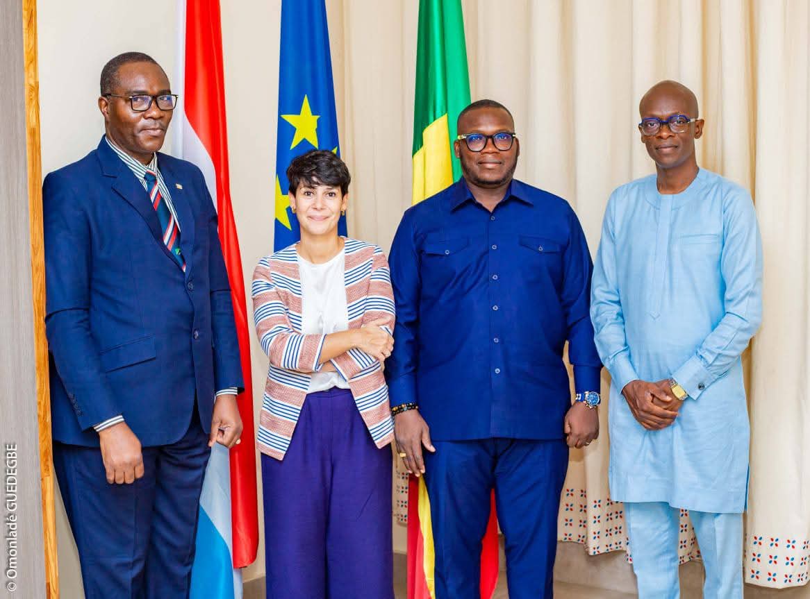 LUinCotonou's tweet photo. 🇧🇯🇱🇺Des échanges riches et prometteurs avec Franck Mètolé KPASSASS, Maire d’Abomey, autour du tourisme, de la formation professionnelle et du développement local. Le Luxembourg reste pleinement engagé pour bâtir des partenariats utiles et durables. 👉 https://t.co/nB3AkO62Tc https://t.co/ydfsQpHcky