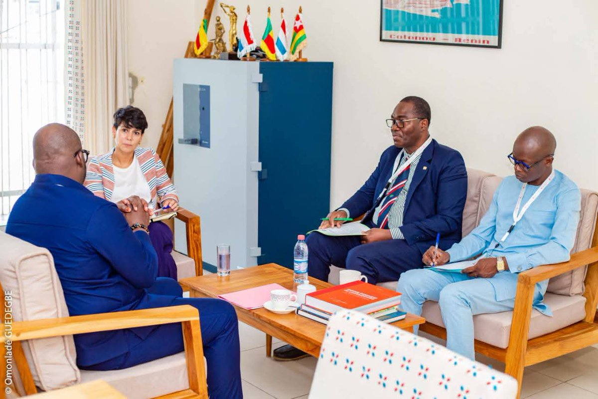 LUinCotonou's tweet photo. 🇧🇯🇱🇺Des échanges riches et prometteurs avec Franck Mètolé KPASSASS, Maire d’Abomey, autour du tourisme, de la formation professionnelle et du développement local. Le Luxembourg reste pleinement engagé pour bâtir des partenariats utiles et durables. 👉 https://t.co/nB3AkO62Tc https://t.co/ydfsQpHcky