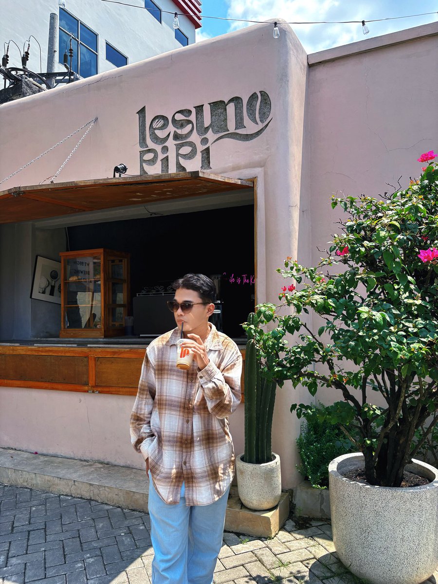 Nafrifd's tweet photo. Ngopi sampe solo wkwk
#solo #semarang https://t.co/GzV3I2i1UI