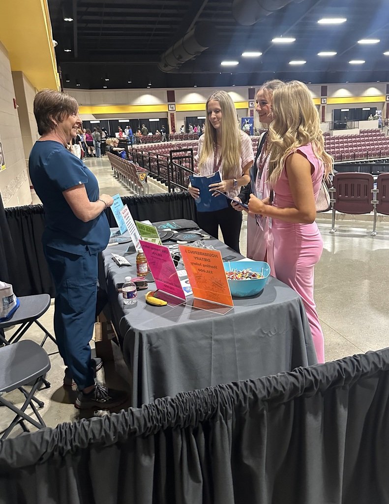 APSD_News's tweet image. A group of AHS Juniors and Seniors attended “Draft Day” hosted by Dawson Education Cooperative and the Lake Hamilton School District last Thursday. Businesses were impressed with the professionalism of our students, and some even received job offers!
#BadgerPride