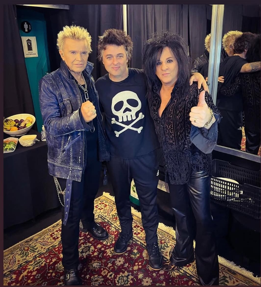 GDArgNation's tweet photo. Estas 2 leyendas ya forman parte del Rock And Roll hall of fame...nuestro Billie ya estaba, ahora es el turno del otro Billy https://t.co/LMDaQIbWtQ