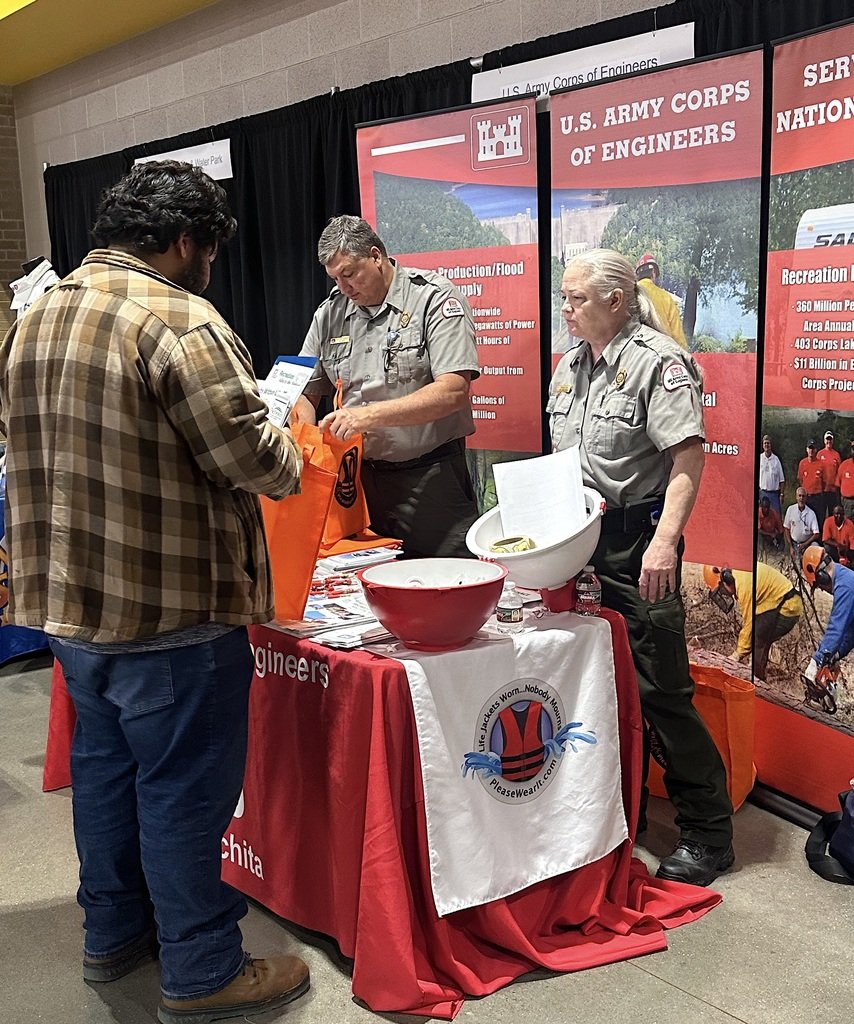 APSD_News's tweet image. A group of AHS Juniors and Seniors attended “Draft Day” hosted by Dawson Education Cooperative and the Lake Hamilton School District last Thursday. Businesses were impressed with the professionalism of our students, and some even received job offers!
#BadgerPride