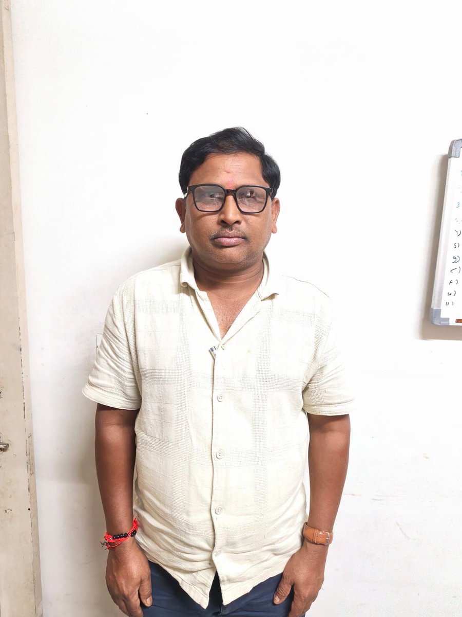 ACBGujarat's tweet image. દુદાખા ગ્રામ પંચાયત, તા. સમી, જી. પાટણ ખાતે ફરજ બજાવતા તલાટી કમ મંત્રી, હમીરભાઈ રાયસંગભાઈ ઠાકોર રૂ.૭૦,૦૦૦/- ની લાંચ લેતા ઝડપાયા.
@sanghaviharsh @PIYUSH_270871 @BaldevD11469478 @DeepakMeghani @InfoGujarat 

#ACBGujarat #Gujarat #FightAgainstCorruption