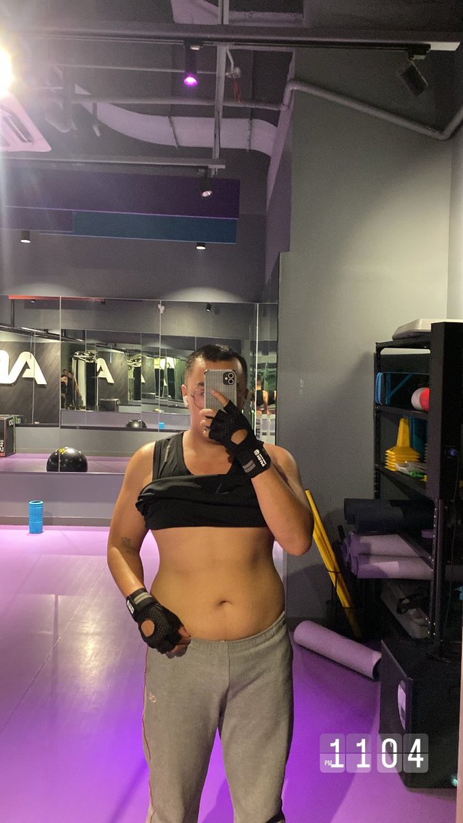 _krlqmp's tweet photo. Officially dumping my gym pics here 😣 https://t.co/tyngmAt7ik