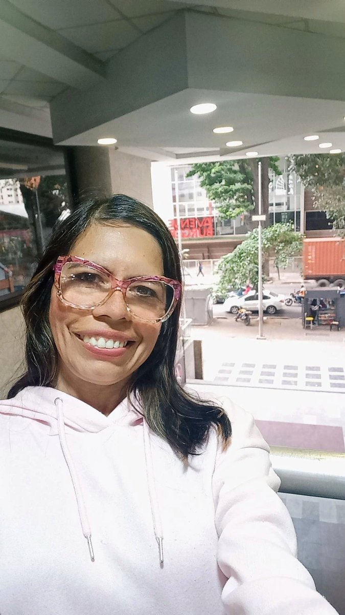 yolucecita's tweet photo. Feliz tarde mis Xseros. Vida y Salud ✌🏼😎
#MartesDeGafas 👓
#MartesVibe #14DeAbril #BuscandoAndo #ConLosDeLectura #APorElMartes
🕶 https://t.co/QHSI7101Gf