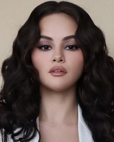 jetaimesell's tweet image. I’m obsessed and in love with her perfection face
#SelenaGomez #Selenators