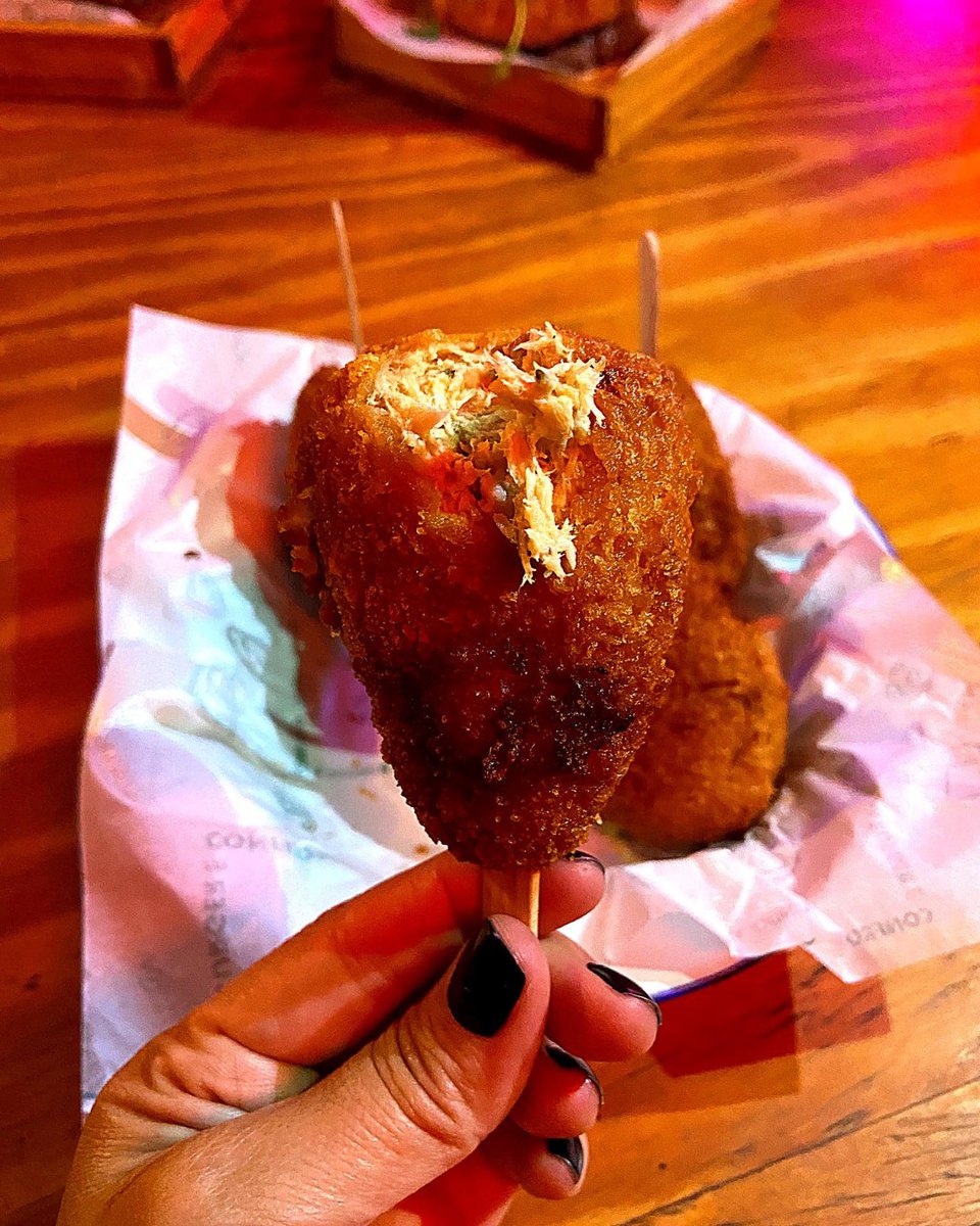 vilatarego's tweet photo. Tem quem pede pra comer em casa… e tem quem vive o depois do expediente. 🍻

Batata fiapo crocante, cambito cremoso e mesa cheia, de terça a sexta com happy hour e chopp mais em conta.

Chama a galera e vem taregar! https://t.co/Ym85grGcHH