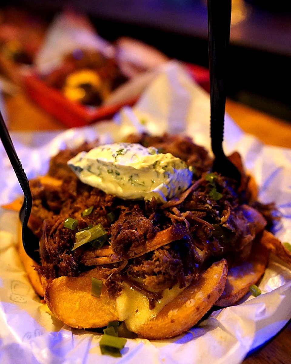 vilatarego's tweet photo. Tem quem pede pra comer em casa… e tem quem vive o depois do expediente. 🍻

Batata fiapo crocante, cambito cremoso e mesa cheia, de terça a sexta com happy hour e chopp mais em conta.

Chama a galera e vem taregar! https://t.co/Ym85grGcHH