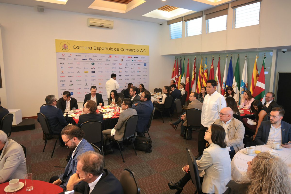 cmmerino's tweet photo. Participé en el panel “Infraestructura aeroportuaria en México: inversiones y oportunidades hacia 2030”, organizado por la @camescommx.

Reafirmamos la importancia de la coordinación público-privada para un sistema aeroportuario más eficiente, sostenible y al servicio de México. https://t.co/iM3cd97381