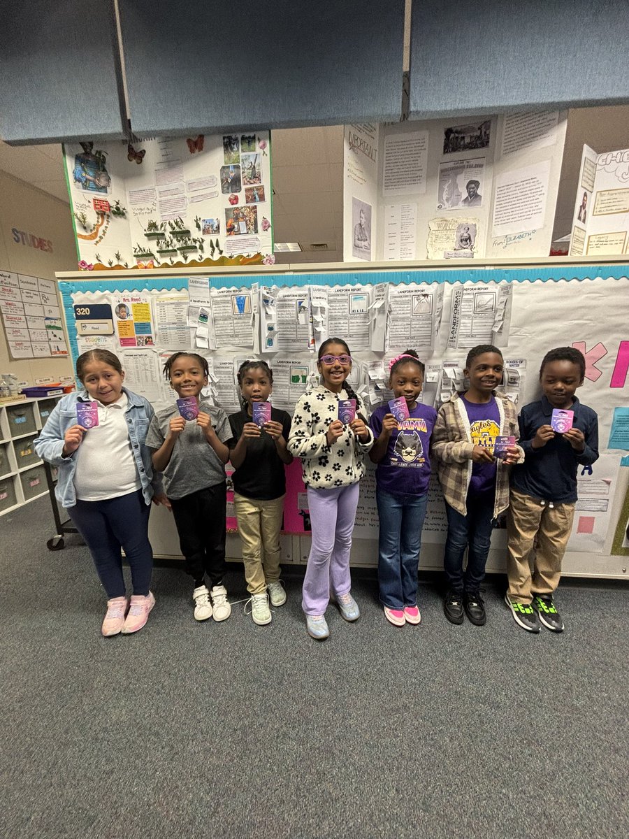 SusanPNguyen's tweet image. Celebrated GT Awareness Week @OutleyE last week by presenting our GT students with a card and badge to celebrate their giftedness! Our GT students were excited to either receive their first badge or add another one to their collection! #AliefAdvancedAcademics #AliefISD