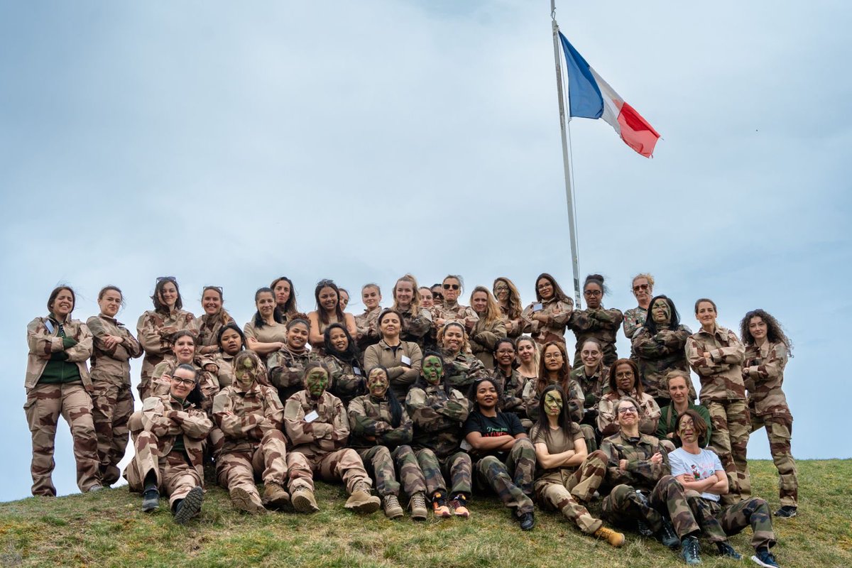 Cdc_13eDBLE's tweet image. 🔴🟢 #13DBLE X @CDC_2eREI 

« Vis ma vie » de légionnaire

Immersion sans concession des épouses de cadres et de légionnaires de la 13ᵉ DBLE et du 2ᵉ REI dans les conditions de travail de leur mari : tir airsoft, descente en rappel, ration de combat, réveil musculaire, veillée