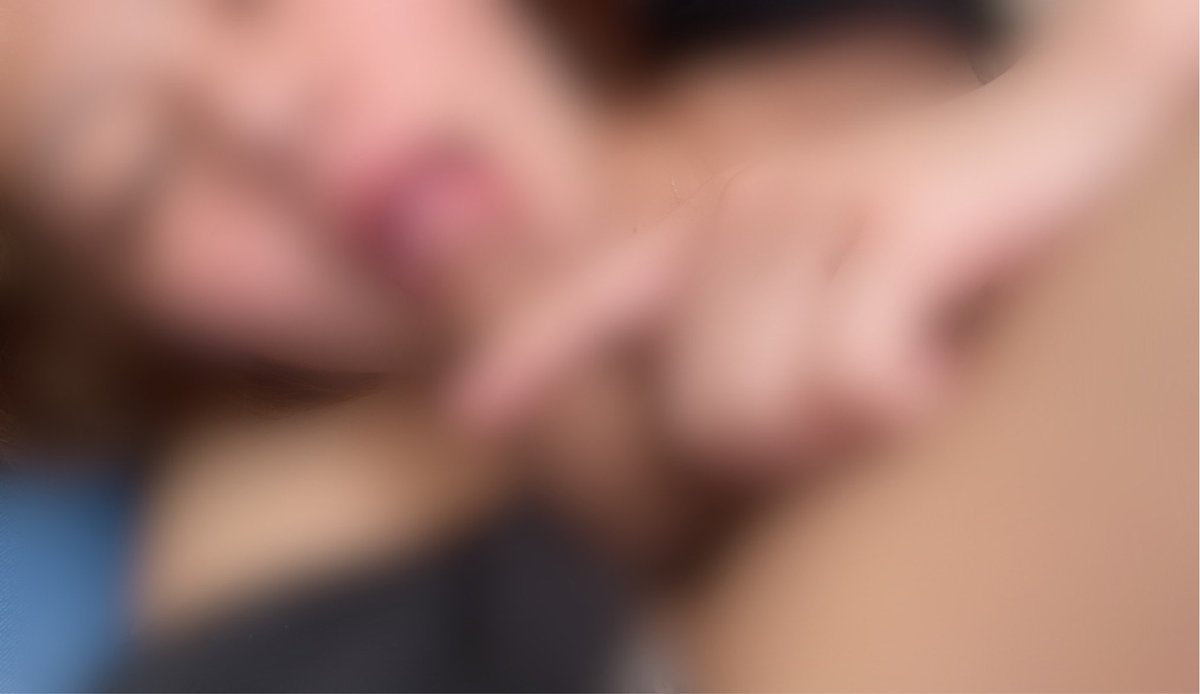 emuyome's tweet photo. 疲れて寝てる所ごめんね？
少しだけ舐めさせてね👅 https://t.co/VEkMeK2gQd