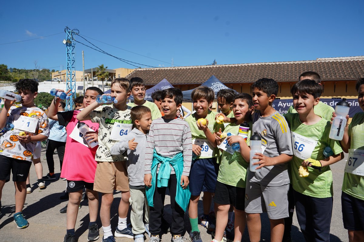 AytoCoin's tweet photo. ✨ Esta mañana, el Parque Periurbano ha vibrado con la energía de cientos de escolares en una nueva edición del Duatlón por la Paz. Una iniciativa organizada por noveno año consecutivo por el Centro Lope de Vega, en colaboración con el Ayuntamiento de Coín y la empresa Prodomasa. https://t.co/7W1H3M13FZ