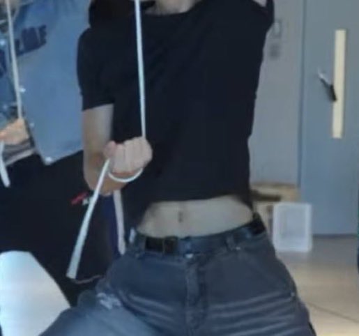 xeunghannn's tweet photo. unnie thanks for your waist… it motivates me https://t.co/cbZ5EBIbcB