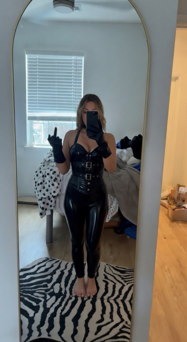 MISS CLARA 💅 tweet media