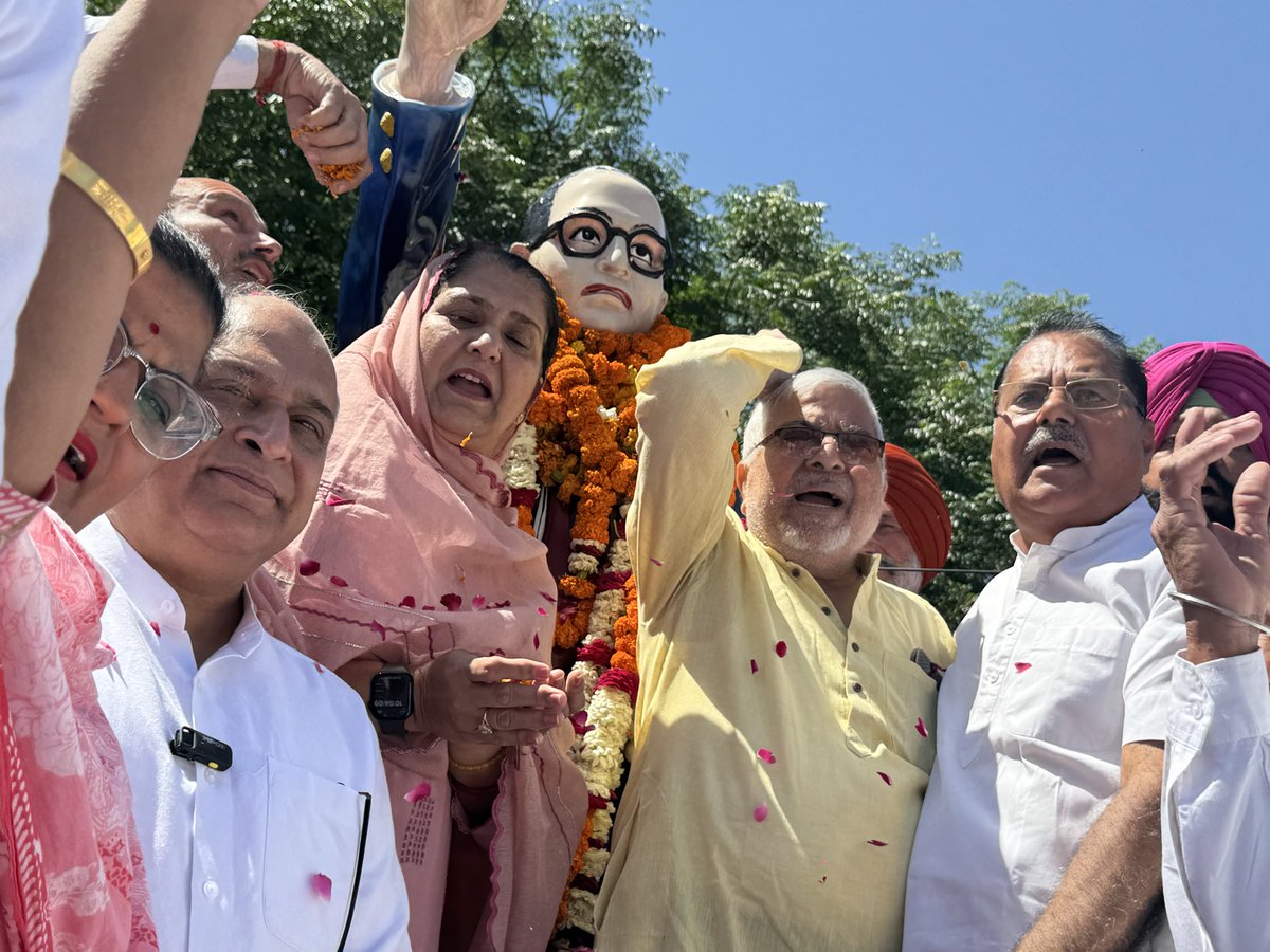 Randhawa_INC's tweet photo. ਅੱਜ ਪਟਿਆਲਾ ਕਾਂਗਰਸ ਵਲੋਂ ਸੰਵਿਧਾਨ ਦੇ ਰਚੇਤਾ, ਭਾਰਤ ਰਤਨ ਤੇ ਮਹਾਨ ਸਮਾਜ ਸੁਧਾਰਕ ਡਾ. ਭੀਮ ਰਾਓ ਅੰਬੇਡਕਰ ਜੀ ਦੇ 135ਵੇਂ ਜਨਮ ਦਿਵਸ ਦੇ ਸਨਮਾਨ ਵਿੱਚ ਵਿਸ਼ਾਲ ਸ਼ਰਧਾਂਜਲੀ ਸਮਾਗਮ ਅਤੇ ਗੌਰਵਮਈ ਮਾਰਚ ਕੱਢਿਆ। @RahulGandhi 
@RajaBrar_INC https://t.co/F0Loqe5ow0
