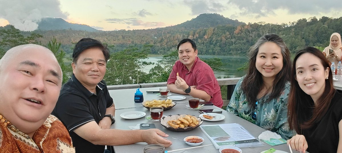 bisasingapore's tweet photo. Relax Moment at Linow Lake - Tomohon https://t.co/ye9Pf9rssx