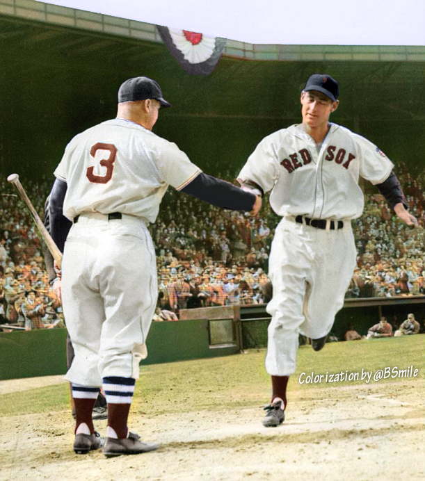 BSmile's tweet image. Today In 1942: Boston #RedSox legend Ted Williams shakes hands with Jimmie Foxx after hitting a HR vs. the Philadelphia A's on Opening Day at Fenway Park! Ted went 3-for-4 with 5 RBI! #MLB #Baseball #History