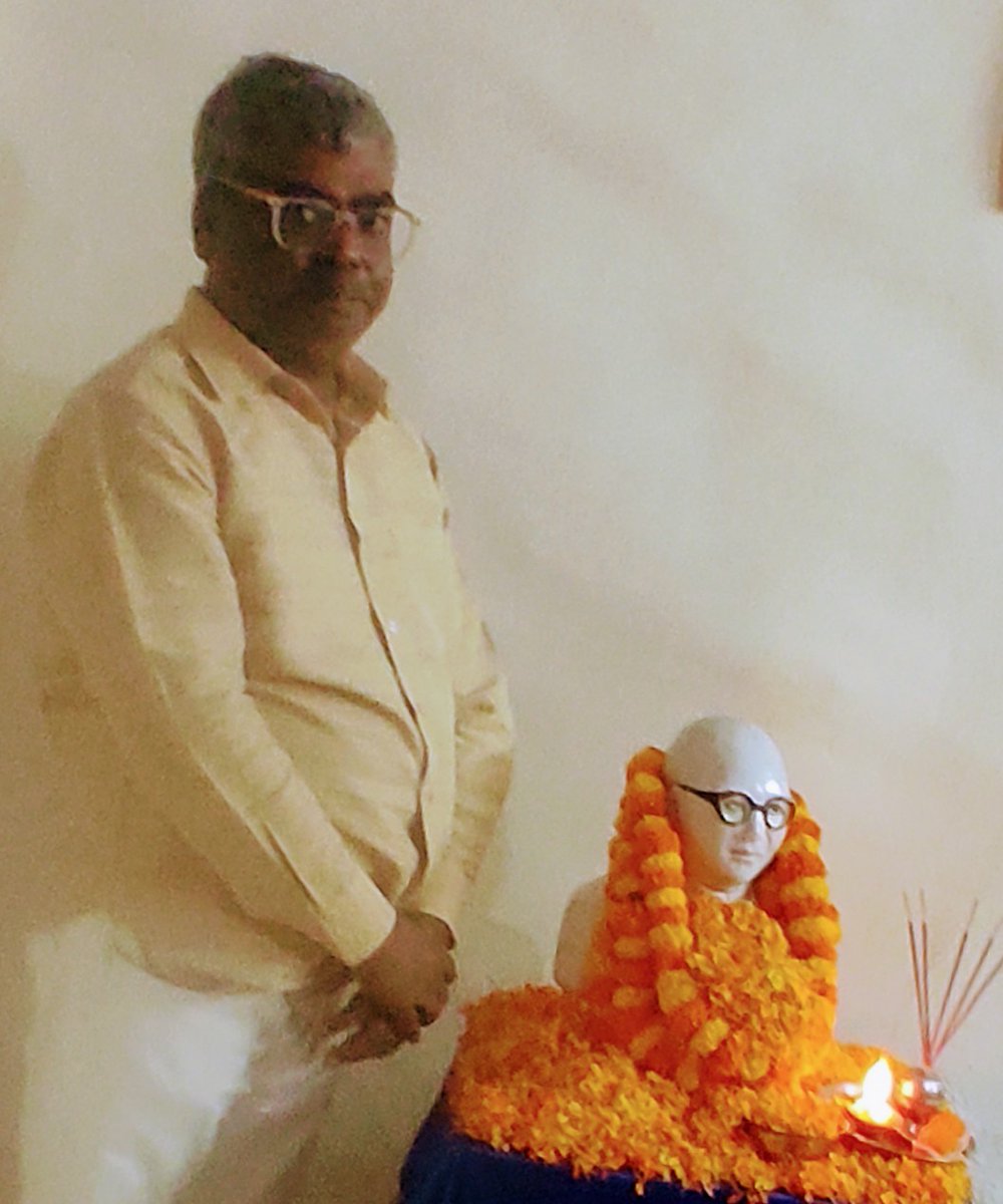 14 अप्रैल 2026 बाबा साहेब डॉ आंबेडकर जी की 135 वीं जयंती समारोह --
*“आज बाबा साहेब डॉ. भीमराव आंबेडकर जयंती के अवसर पर दिन की शुरुआत घर से की।
पत्नी के साथ मिलकर उनकी प्रतिमा पर माल्यार्पण व पुष्पांजलि अर्पित की और पड़ोसियों के बीच मिठाई बाँटकर खुशी साझा की।