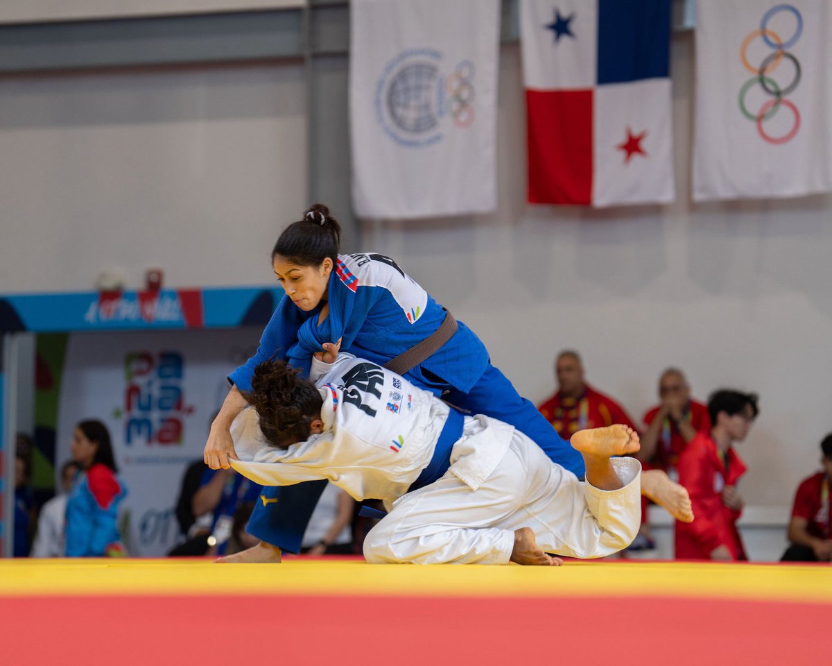 presidenciapma's tweet photo. Celebramos la victoria de la atleta veragüense Danna De León, quien obtuvo medalla de bronce durante los IV Juegos Suramericanos de la Juventud. 🇵🇦🥋

Nuestra guerrera de los -44kg de judo se cuelga el bronce y hace vibrar a todo un país. ¡Felicidades, Danna! Eres orgullo nacional. 🥉👏

#AOtroNivel #ConPasoFirme @Pandeportes