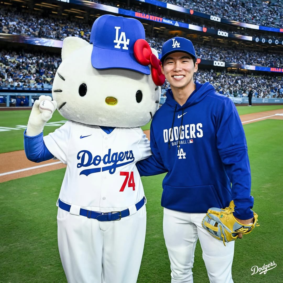 MLBEurope's tweet image. You've got to be kitten me!

The Hello Kitty takeover of Dodger Stadium was just too cute 😍