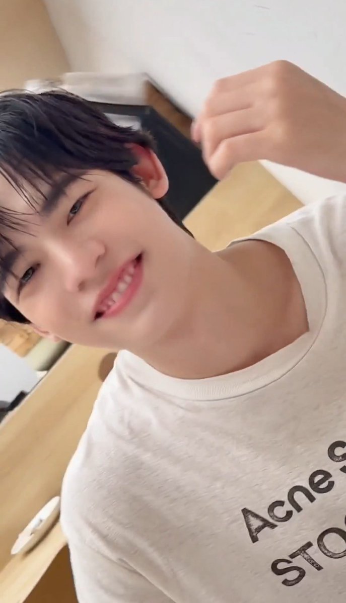 ivy ୨ৎ dwy tweet media