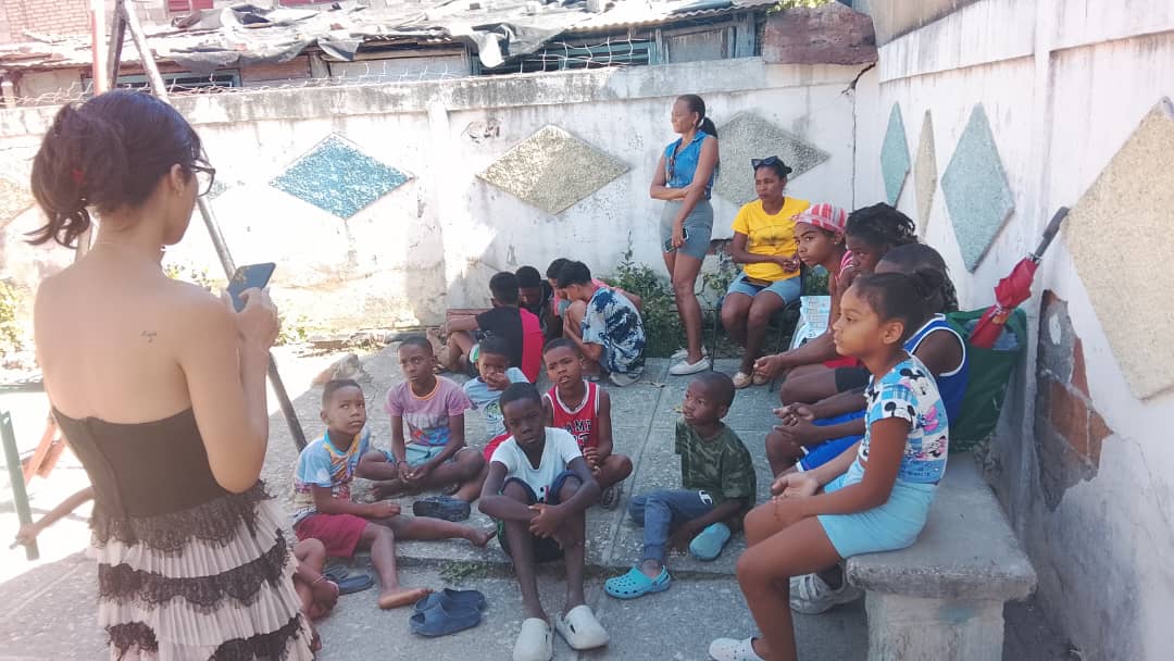 CPLL_Gtmo's tweet photo. 🌟🌟Expedición cultural ‼️Conquistando lectores‼️, dirigida al fomento de la lectura en las comunidades, hoy llegó hasta el 📍Consejo Popular Norte-Los Cocos📍con las escritoras🇨🇺 
✍️  Yess Ramírez✍️ Jennifer Salmon Mondeja https://t.co/k4l1i4k1hO