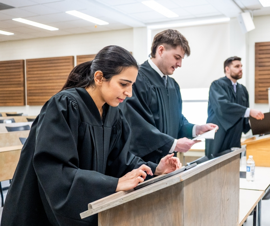UsaskLaw's tweet photo. Congratulations to Brody Burr, this year’s recipient of the #USaskLaw Outstanding 1L Mooter Award. “It is hands-on experiences like these that I think are truly valuable for preparing us for the future of lawyering,” said Burr. Read more about the 1L moot: https://t.co/4gF62o3Deu https://t.co/fpJNClU721