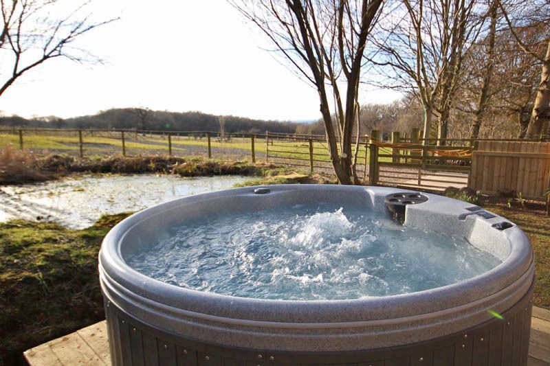 TheHolidayCots's tweet image. 🌿 Stays at Wallace Lane Farm 🌿

All properties are well-equipped and thoughtfully prepared, ensuring guests have everything they need for a comfortable and unforgettable holiday.

🛏️ Sleeps 4
theholidaycottages.co.uk/cumbria/17339

#HolidayCottages #Staycation #CountrysideEscape #LakeDistrict