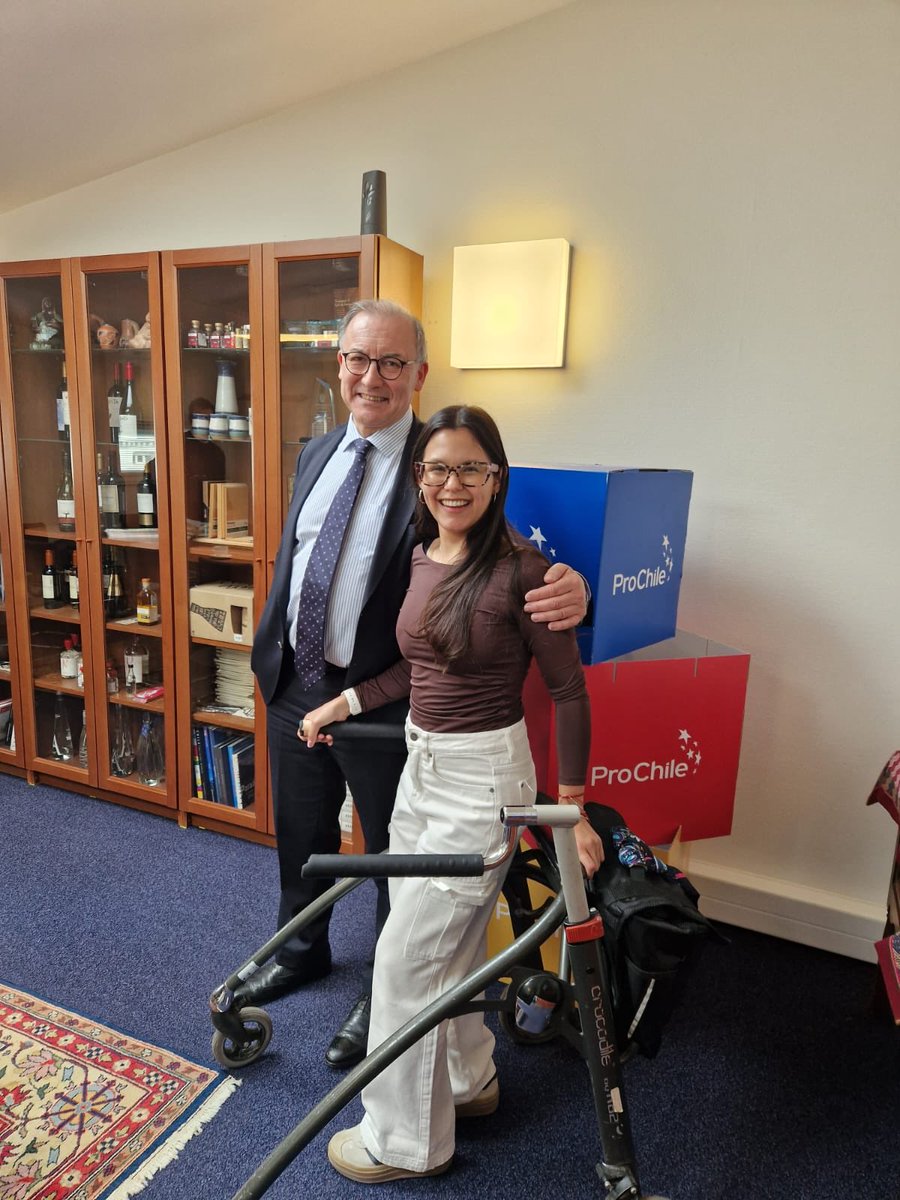 EmbChileNL's tweet photo. Honrados de conocer a la chilena Isidora Uribe Silva, líder activista por la inclusión, igualdad y liderazgo juvenil quien visita Países Bajos para recibir el premio Freedom from Want de @Four_Freedoms. Isidora nos inspira para seguir trabajando por un mundo más inclusivo 💪🏻🌎 https://t.co/V65n6jo5T2