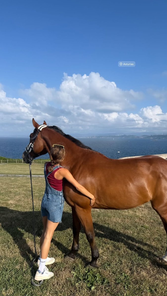 María Pedraza  tweet media