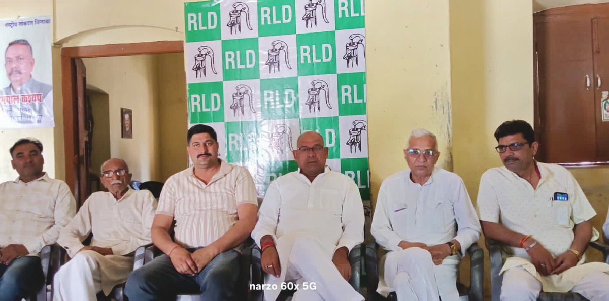 राष्ट्रीय लोक दल जिला कार्यालय बिजनौर में भारत रत्न भीमराव अम्बेडकर जी की जयंती पर उनके चित्र पर पुष्प अर्पित कर श्रद्धांजलि दी।
समानता, न्याय और संविधान के मूल्यों को आगे बढ़ाने का संकल्प लिया। 🙏💐
#AmbedkarJayanti #RLD #Bijnor #SocialJustice