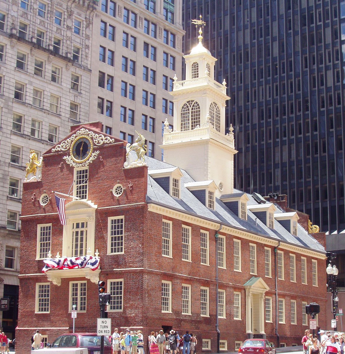 dutchbuildings's tweet image. The "Old State House" in #Boston 🇺🇸, built in 1713, is the city's oldest surviving public building and a prime example of Late Georgian architecture. This brick structure replaced a wooden predecessor destroyed by fire in 1711 and was largely reconstructed in 1748 after another