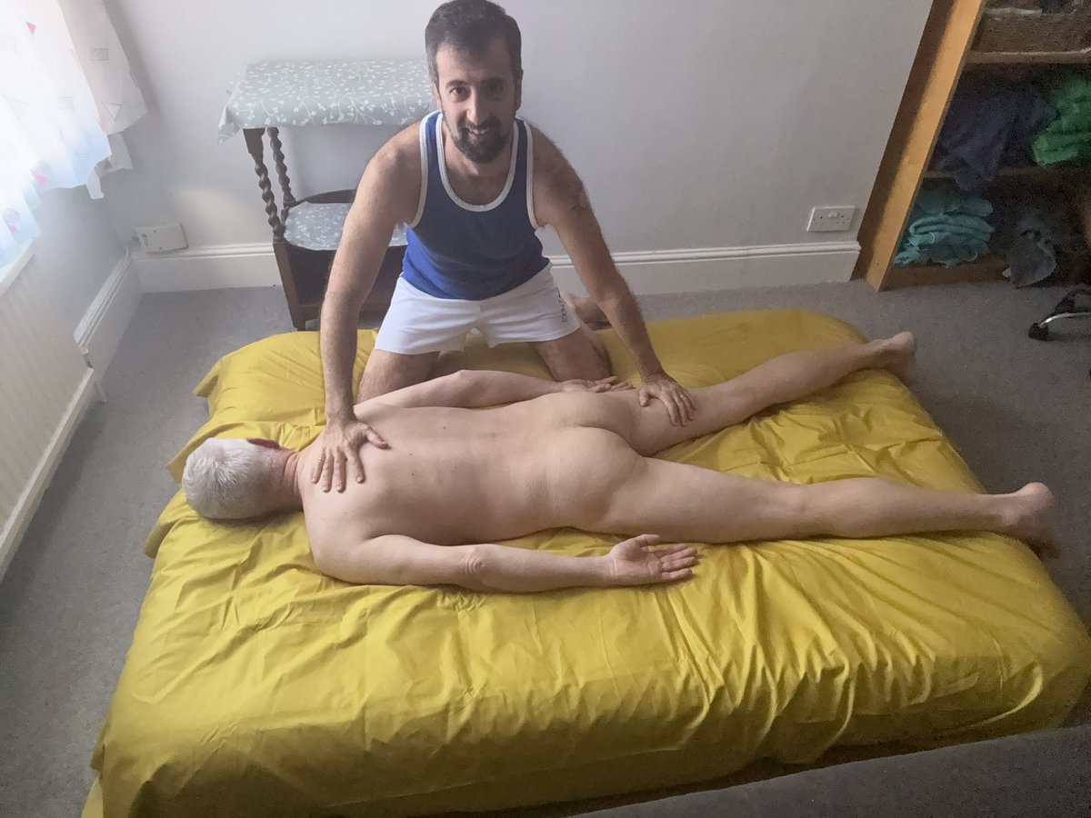 Italian Naked Masseur XXX (32K) tweet media