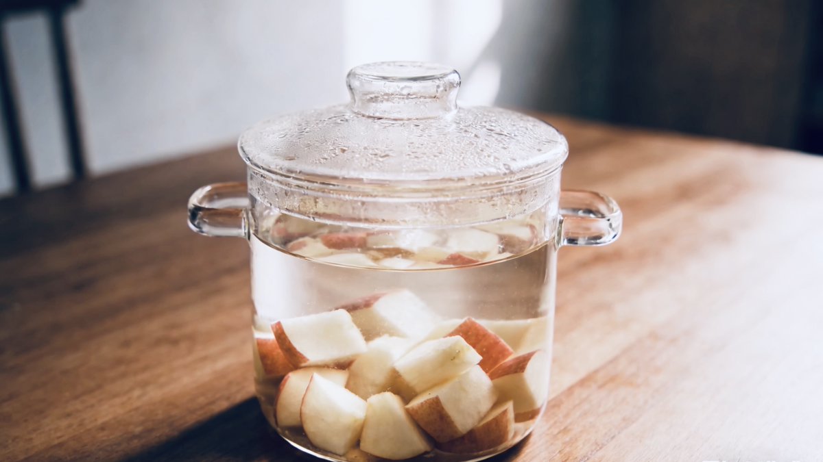 ajayak0242's tweet image. Sunny morning = iced oat latte + fresh blueberry scone  First bite of the day hits different. #BreakfastVibes #FoodieMoments