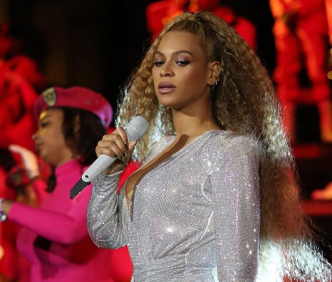 iLissaNJ's tweet image. 8 year of Beychellla #KellyRowland #Beyonce #MichelleWilliam