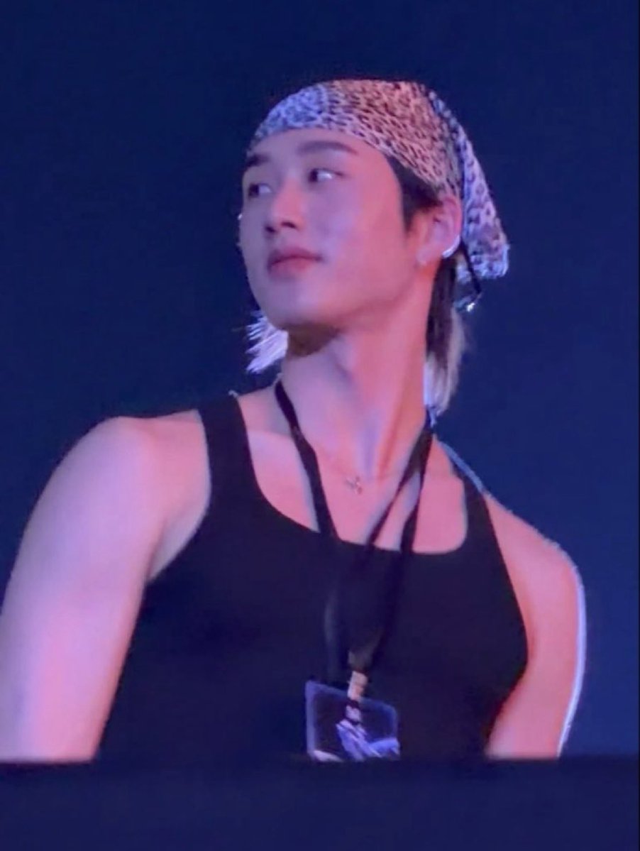 น้องฟังพี่นะ ตำแหน่ง BA สงกรานต์ไม่ได้มาเพราะโชคช่วย เคยสงสัยว่าเพลงถูกสเปกแต่งมาเพื่อใคร ตอนนี้พี่รู้แล้ว “ถูกสเปก เชดโด้ หน้าผมองค์เอวเธออย่างโก้ ถูกสเปก Let's Go เดินผ่านใครเห็นก็ร้อง โว้ว Let's Go ถูกสเปก เชดโด้ รางวัลให้เธอเลยเจ็ดโล่ ถูกสเปก Let's Go เดินผ่านใครเห็นก็ร้อง