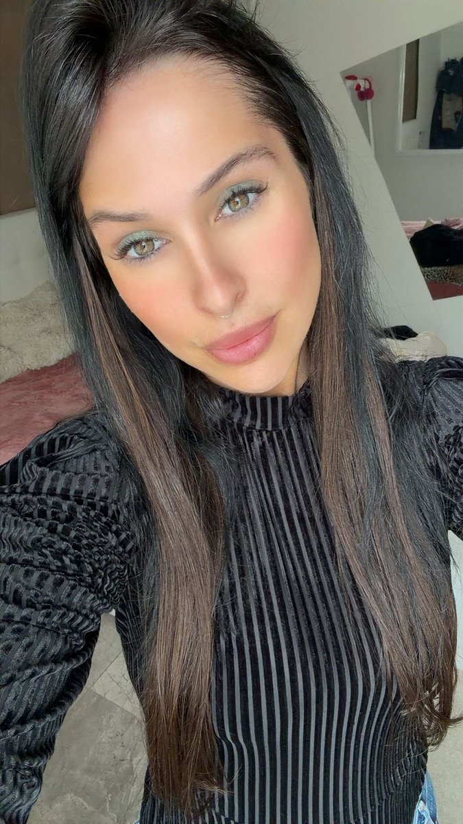 VANESSA LAY tweet media