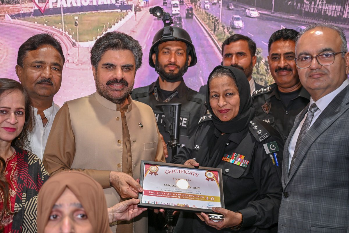ssusindhpolice's tweet image. 𝐘𝐎𝐔𝐓𝐇 𝐒𝐇𝐎𝐖 𝐆𝐑𝐄𝐀𝐓 𝐈𝐍𝐓𝐄𝐑𝐄𝐒𝐓 𝐈𝐍 𝐒𝐒𝐔'𝐒 𝐒𝐓𝐀𝐋𝐋 𝐀𝐓 𝐏𝐇𝐂 𝐉𝐎𝐁 𝐅𝐀𝐈𝐑 𝐀𝐍𝐃 𝐄𝐃𝐔𝐂𝐀𝐓𝐈𝐎𝐍 𝐄𝐗𝐏𝐎 𝐀𝐓 𝐊𝐀𝐑𝐀𝐂𝐇𝐈 𝐄𝐗𝐏𝐎 𝐂𝐄𝐍𝐓𝐑𝐄

#SSU | #PHCJobFair | #karachi | #expo | #SindhPolice