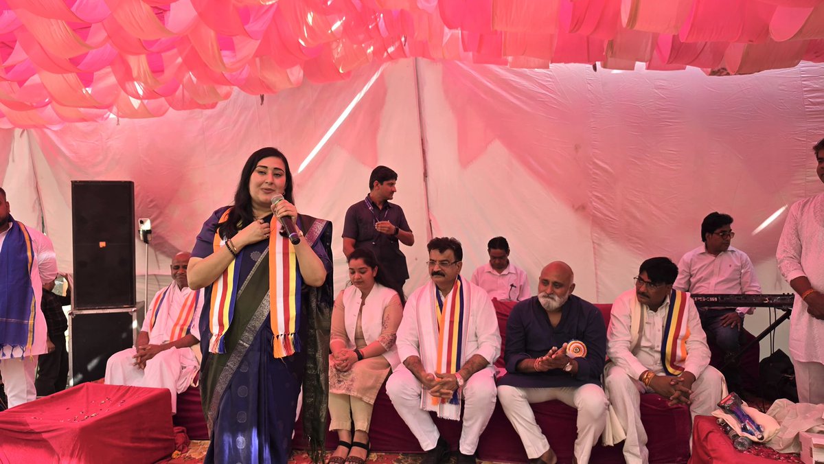 BansuriSwaraj's tweet photo. आज पटेल नगर रेलवे स्टेशन के समीप स्थित डॉ. बी.आर.अंबेडकर पार्क में भारत रत्न बाबा साहेब डॉ. भीमराव अंबेडकर जी की जयंती के पावन अवसर पर उनकी भव्य प्रतिमा का अनावरण करने का सौभाग्य प्राप्त हुआ।

बाबा साहेब की यह प्रतिमा उस विचारधारा का जीवंत प्रतीक है जिसने भारत को संविधान, समानता और अधिकारों की नई दिशा दी। यह स्थल आने वाली पीढ़ियों के लिए प्रेरणा का केंद्र बनेगा जहाँ से वे उनके जीवन और संघर्ष से सीख लेकर आगे बढ़ेंगी।

हमारा सतत प्रयास है कि बाबा साहेब के विचार समाज के प्रत्येक वर्ग तक पहुँचें और अवसर, सम्मान व न्याय के रूप में धरातल पर साकार हों। इस अवसर पर करोल बाग ज़िला अध्यक्ष श्री वीरेंद्र बब्बर जी एकी उपस्थिति रही।

@BJP4India @BJP4Delhi 

#AmbedkarJayanti