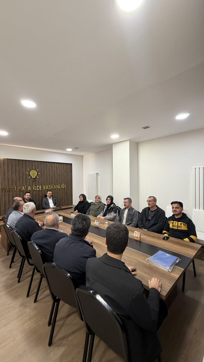 Haftalık olağan yönetim kurulu toplantımızı, İlçe Başkanımız Sayın Evren Dalkıran başkanlığında; İlçe Koordinatörümüz ve İl Yönetim Kurulu Üyemiz Sayın İbrahim Şahin ile Belediye Başkan Yardımcımız Sayın Hakan Küçük’ün katılımlarıyla gerçekleştirdik.
<a href="/hakanhanozcan/">Hakan Han ÖZCAN 🇹🇷</a> 
<a href="/Evrendlkrn/">Evren DALKIRAN 🇹🇷</a>