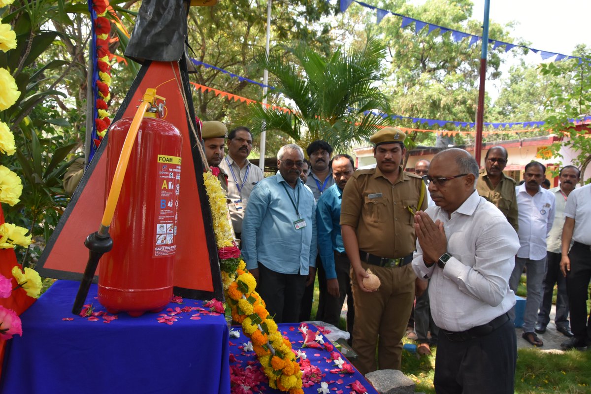 avnlofmkpro's tweet photo. Fire Service Week commenced today (14.04.2026) at AVNL OFMK with Flag Hoisting by Shri S. S. Prasad, CGM, followed by his address on fire safety and preparedness. Officers, Unions, Associations, Works Committees &amp; JCM members actively participated https://t.co/yAjAAD0NlG