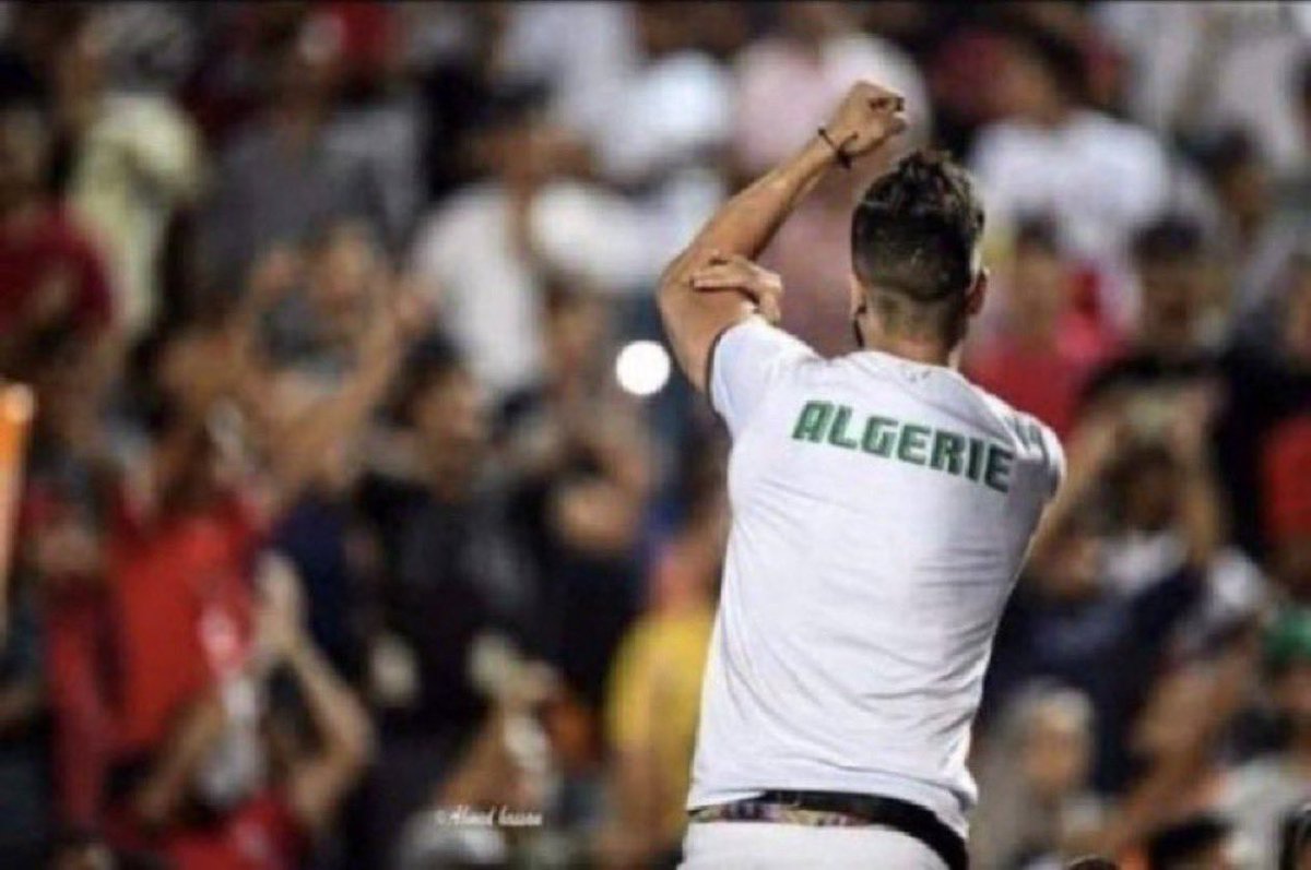 MouloudiaDZ3's tweet image. Donc on résume : 

un journaliste sportif français Christophe Gleizes…du moins, c’est ce qu’il disait…entre en Algérie avec un visa touristique (parce que demander un visa professionnel comme tout le monde, c’est trop colonialement humiliant, apparemment).

Ensuite, surprise !