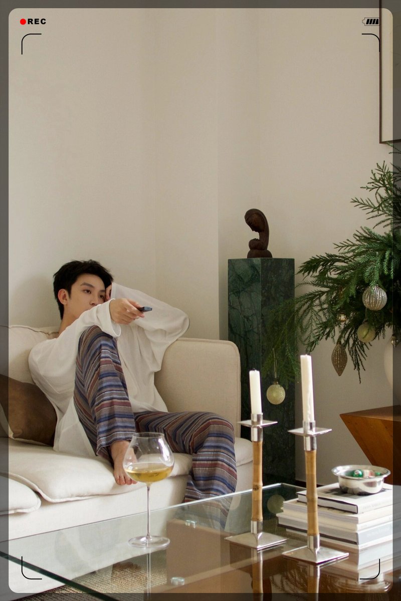 darealchrisking's tweet image. Handmade charm alert! This macramé plant hanger, woven with 100% cotton rope, turns any corner into a cozy green nook. Perfect for small spaces—tie it up, pop in your favorite pot, and let your plants shine!  #HandmadeHappiness #MacraméMagic #PlantParentLife